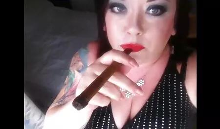 Busty erotikus szeksz Brit Sub-Doggystyle