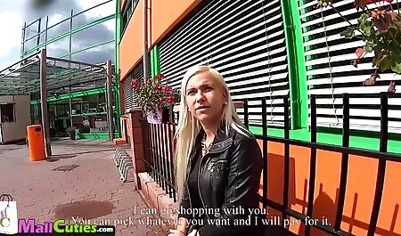 Édes Nicole élvezi egy kemény nagyi szeksz hármasban