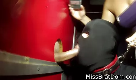 Széttárta ingyen szeksz video a lábát, hogy tartsa a puhatestűeket.