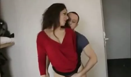 A barátnők szekszporno leszbikusokká válnak.