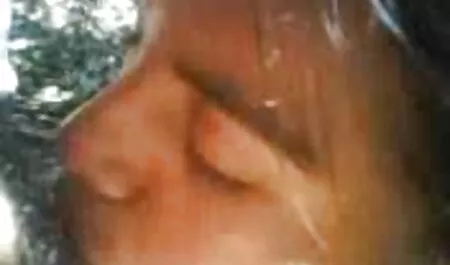 Ő szar kakasok a szeksz porno párt, miközben mindenki nézi