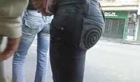 Emma királynő anya lánya szeksz megmutatja neki az igazi punci