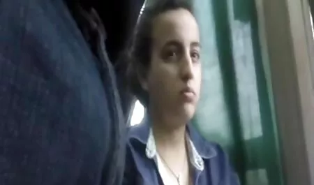Constance szeksz xxx Kis Mell maszturbál a nedves punci