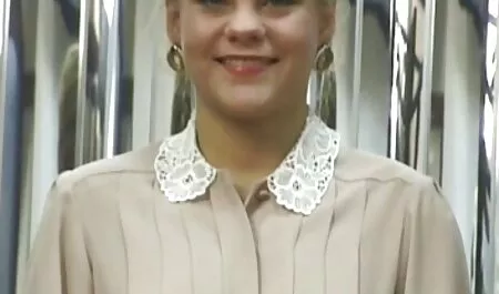 A kedves anya szeksz családból az Ebony mostohalánya csatlakozik a mostohafiához!