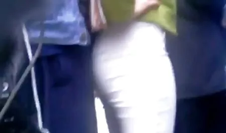 A szűk ingyen szeksz töltelék a nagy fehér pénisz a szűk fekete seggét Amatőr videó