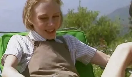 Solo Ébenfa szekszporno fembua terjed a seggét, maszturbál