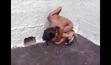 Busty lány szar sok a kamera előtt. szeksz pénzért