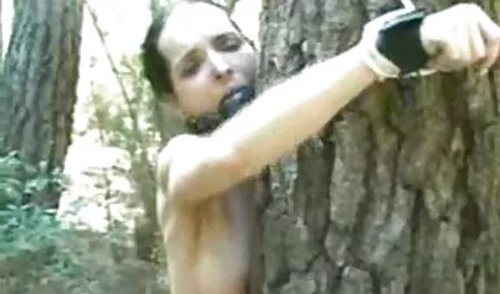 Az istennő maszturbáció kedvenc szeksz és porno játékával.